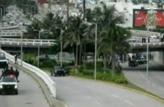 Λεωφόρος γεμάτη πτώματα