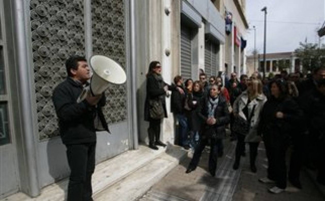 «Κλειστή» η Πανεπιστημίου από εργαζόμενους του Υπ. Υγείας