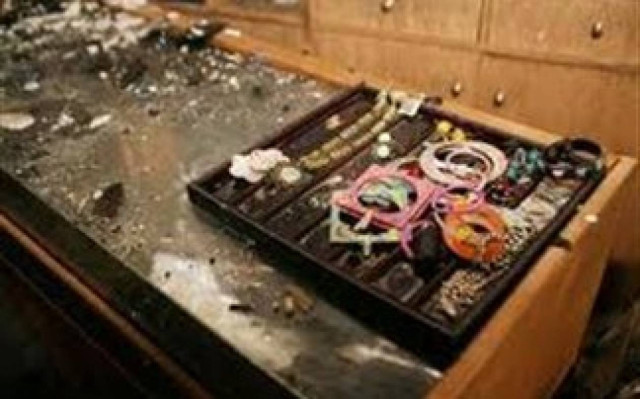 Άδειασαν κοσμηματοπωλείο στην Ηλιούπολη