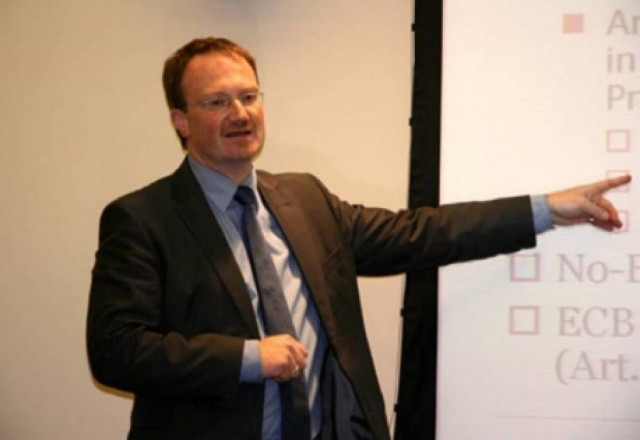 Οι «σοφοί» της Γερμανίας συνιστούν «κούρεμα» τουλάχιστον 50%