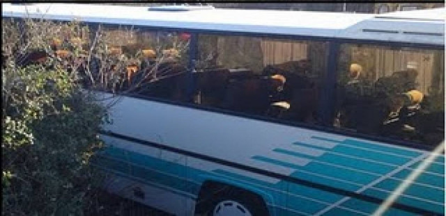 Σύγκρουση ΙΧ με λεωφορείο