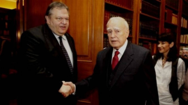 Συνάντηση Παπούλια- Βενιζέλου στις 13:00