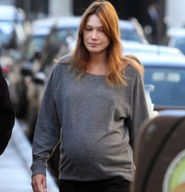 Ποια διάσημη προτιμά το αλκοόλ και τα τσιγάρα από το παιδί της;