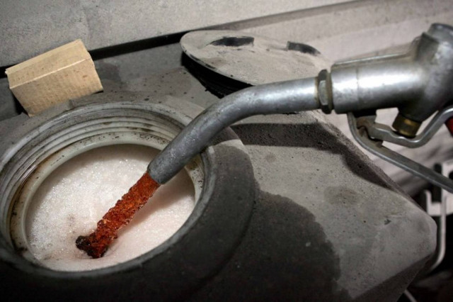 Του χρόνου η εξίσωση πετρελαίου θέρμανσης και κίνησης