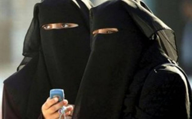 Γαλλία: Πρόστιμο σε γυναίκες με μπούργκα