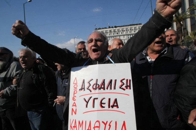 Οδηγούν στην ανέχεια τους συνταξιούχους
