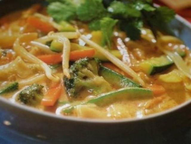 Θρεπτική σούπα λαχανικών με παρμεζάνα