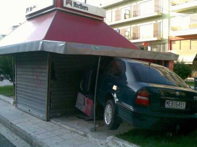 Συγκρούστηκε με …περίπτερο