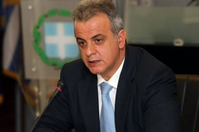 Αβγά και αποδοκιμασίες σε βάρος υπουργών