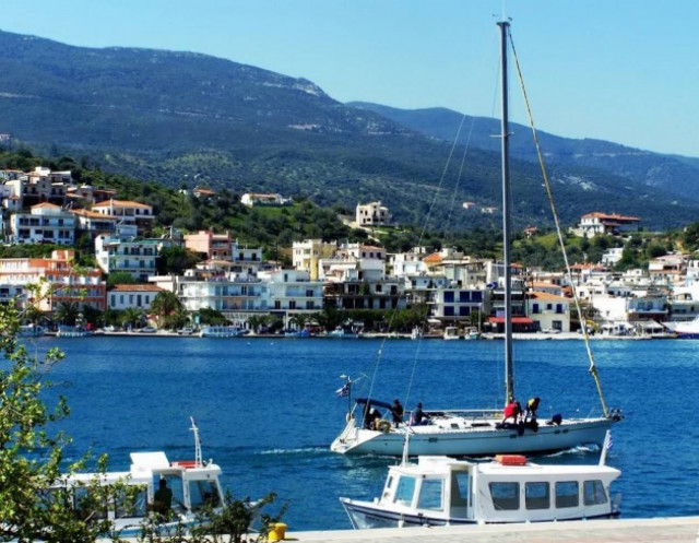 Τροχαίο μέσα στο λιμάνι του Πόρου