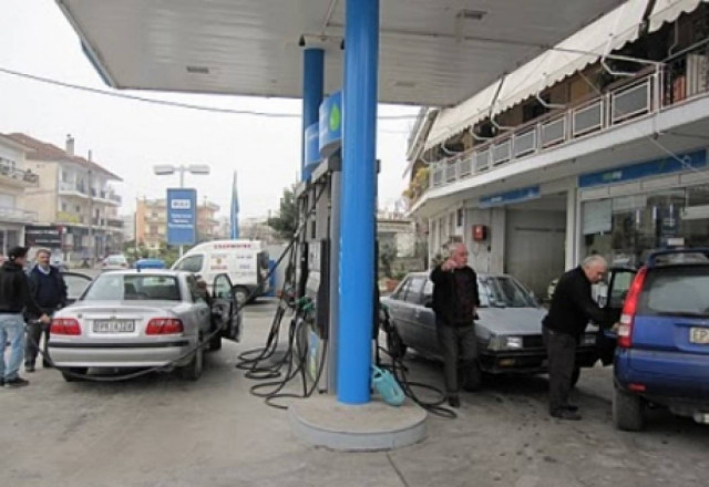 «Φούλαραν» με χρήματα από βενζινάδικο