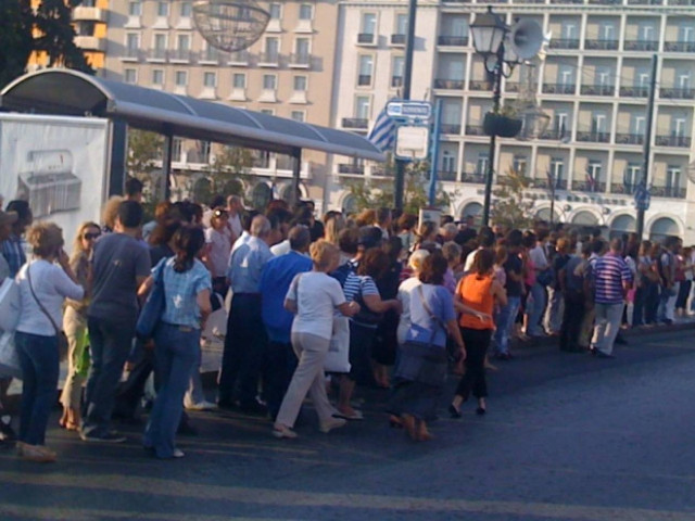 Όμηροι οι επιβάτες από τις απεργίες στα ΜΜΜ