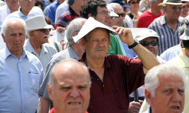 Οι χαμηλοσυνταξιούχοι επιστρέφουν τα χαράτσια