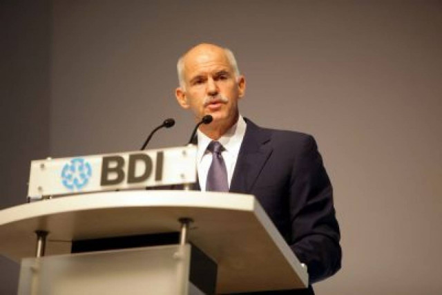 «Ο πρωθυπουργός δίνει γη και ύδωρ στους κερδοσκόπους»