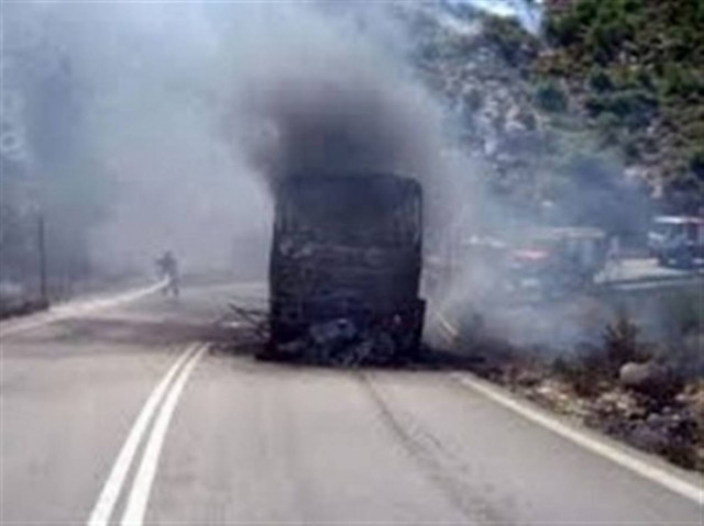 Στις φλόγες λεωφορείο με  56 επιβάτες!
