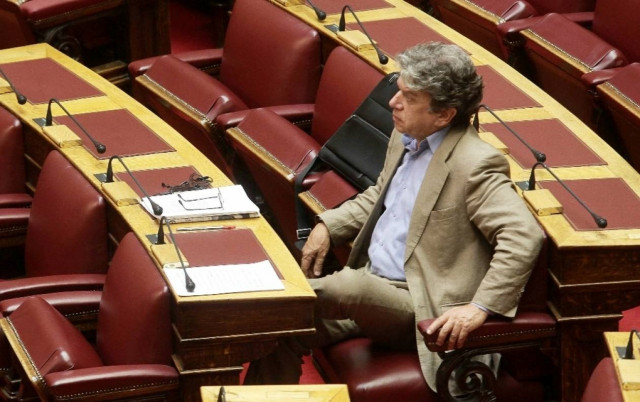 Αγωνία για την απόφαση του Γ. Βούρου