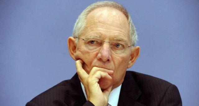 Σόιμπλε: «Ανόητη ιδέα» η ενίσχυση του ταμείου διάσωσης