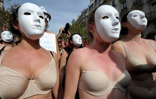 «Νεκρή» η δημόσια παιδεία στη Γαλλία