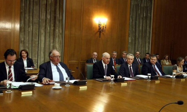 Σύγκληση του Υπουργικού μετά το «καμπανάκι» της Μέρκελ