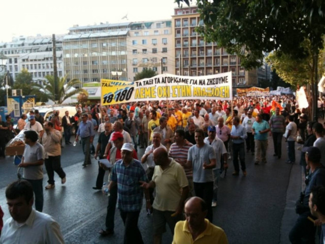 Χιλιάδες οδηγοί ταξί στη Βουλή