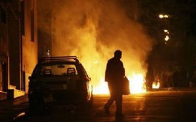 Στις φλόγες αμάξι στην Αγία Βαρβάρα