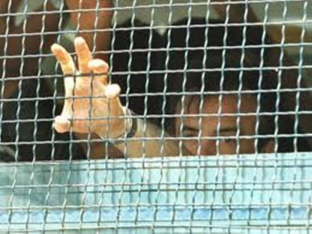 Μετέφερε με κλεμμένο φορτηγό 17 λαθρομετανάστες