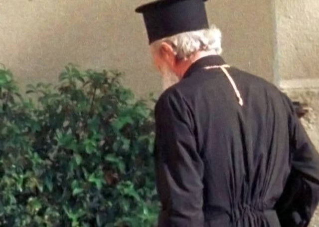 Οι πιστοί έψαχναν τον παπά και εκείνος έλειπε διακοπές…