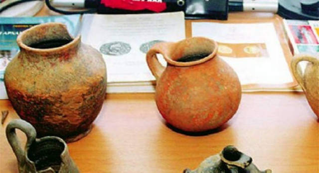 Αρχαιοκάπηλοι με αρχαίους αμφορείς στη Σκόπελο