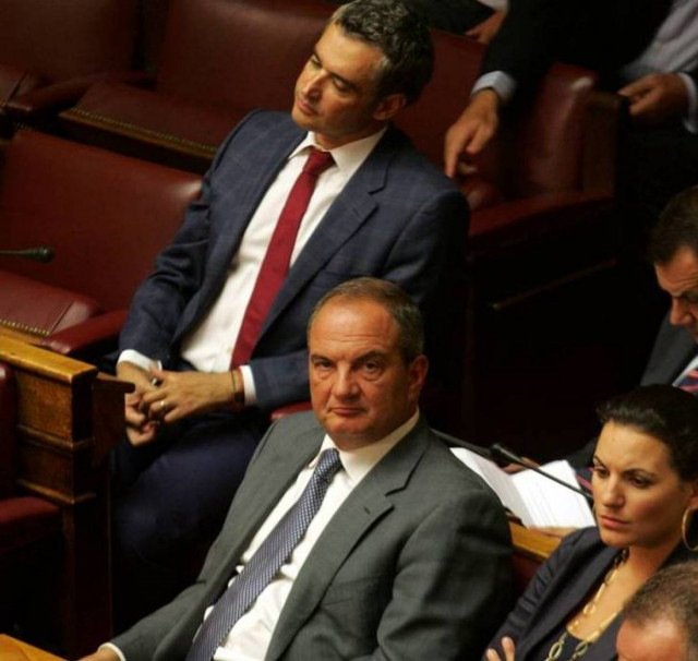 Η επανεμφάνιση του Καραμανλή, η «ψύχρα» με τον 'Αρη και τα φαρμακερά σχόλια των Σαμαρικών