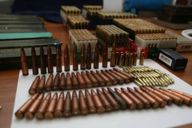 Βρήκαν «οπλοστάσιο» σε αμάξι