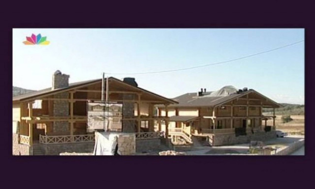 Εικόνες από το καμένο σπίτι του Ηλία Ψινάκη