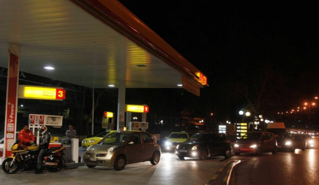 Μπαράζ ληστειών σε πρατήρια υγρών καυσίμων
