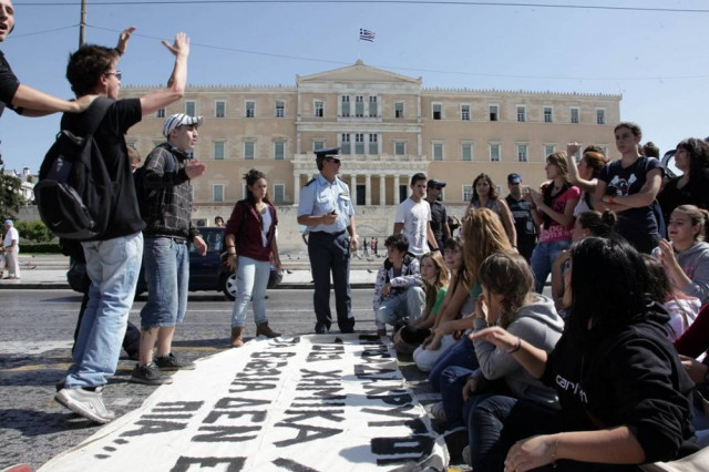 Κλειστό το Σύνταγμα από μαθητές