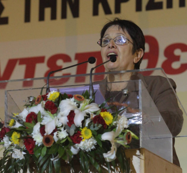 Αλ. Παπαρήγα: Στις 200.000 οι απολύσεις στο δημόσιο