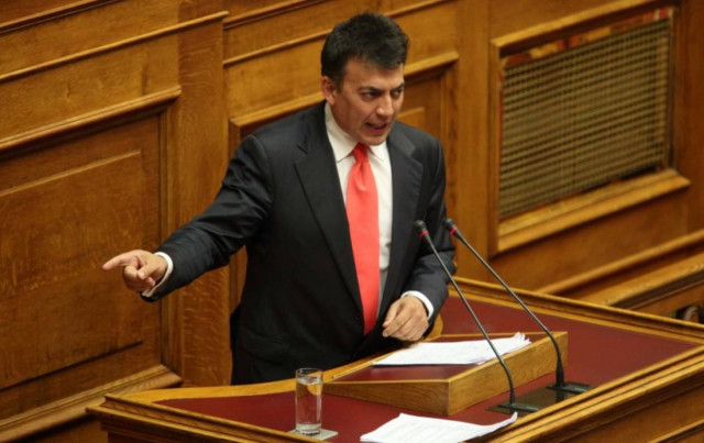 Βολές Βρούτση κατά κυβέρνησης