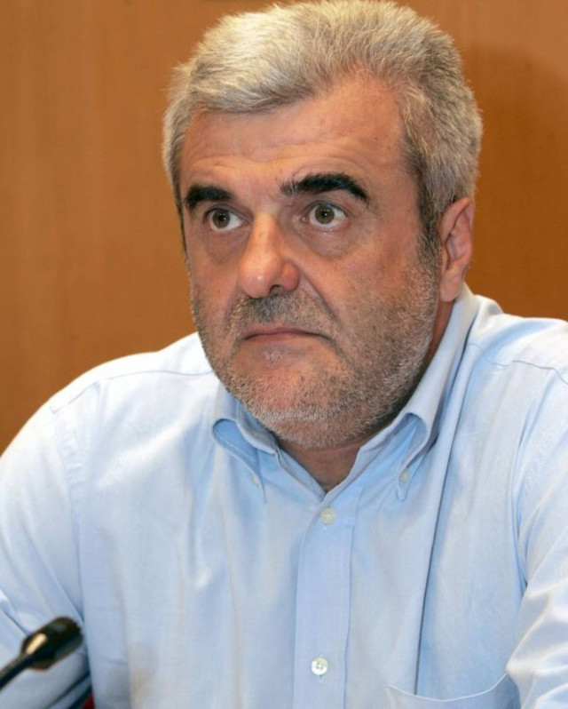 «Η χώρα κυβερνάται με διατάγματα ξένων»