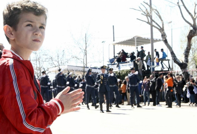 Φουστανέλα από… τρόικα στο Στράτευμα