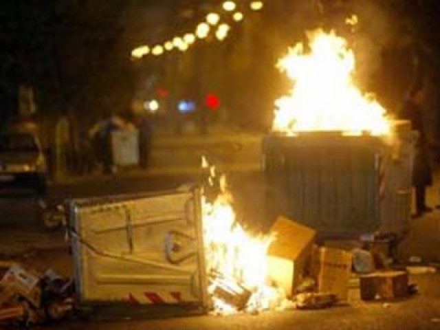 Φωτιά σε κάδους απορριμμάτων στο Περιστέρι