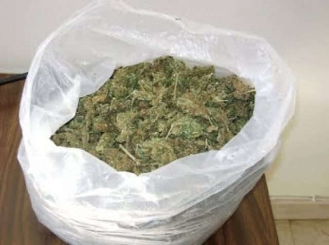 Βρέθηκε ένα κιλό χασίς στα σκουπίδια