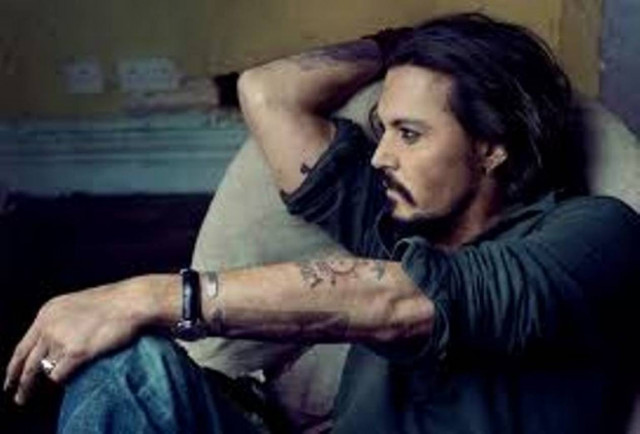 J.Depp: «Κάθε φωτογράφιση είναι σαν …βιασμός»
