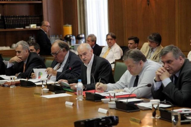 «Πυρετός» κυβερνητικών συσκέψεων για χρέος και Ρέσλερ