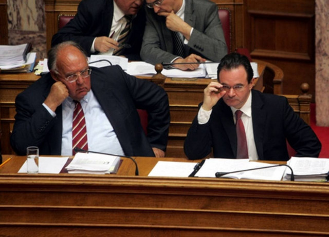 Πάγκαλος, Παπακωνσταντίνου αποχωρούν από την πολιτική