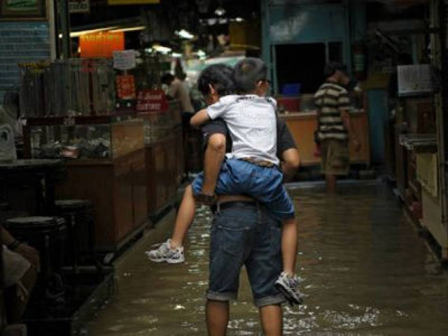 Φονικές πλημμύρες με 237 νεκρούς