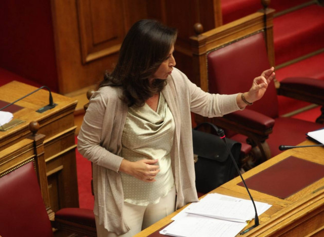 Επεισόδιο με Διαμαντοπούλου – Παφίλη στη Βουλή