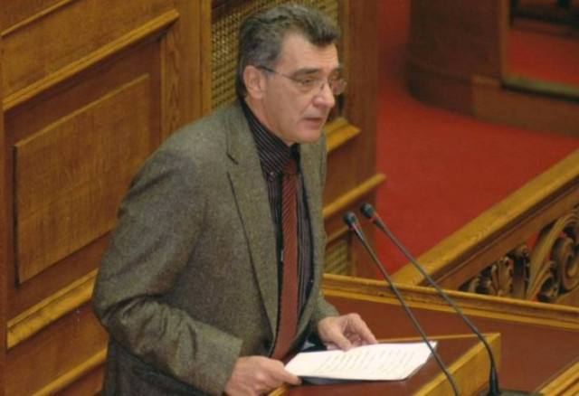Αποποιείται των βουλευτικών του προνομίων ο Σπ. Γαληνός