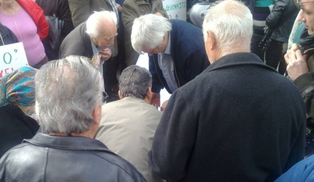 Συνταγματικό το «μαχαίρι» στις συντάξεις