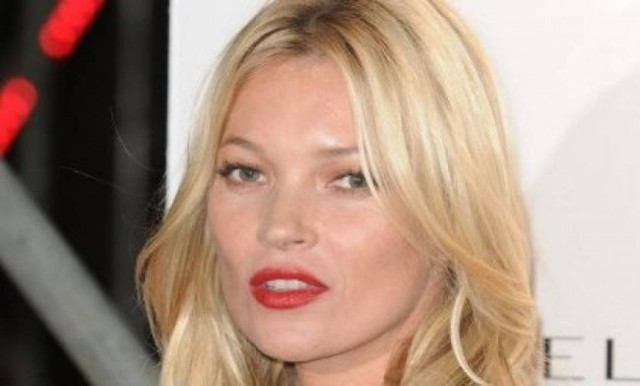 Γιατί έχει φρικάρει η Kate Moss με το σώμα της;