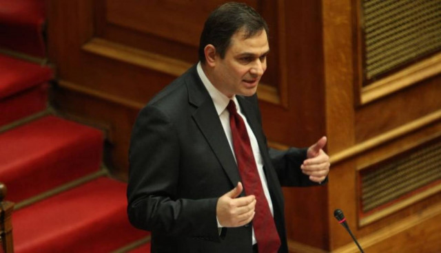 Βουλευτές έπαιρναν σύνταξη και μισθό ταυτόχρονα