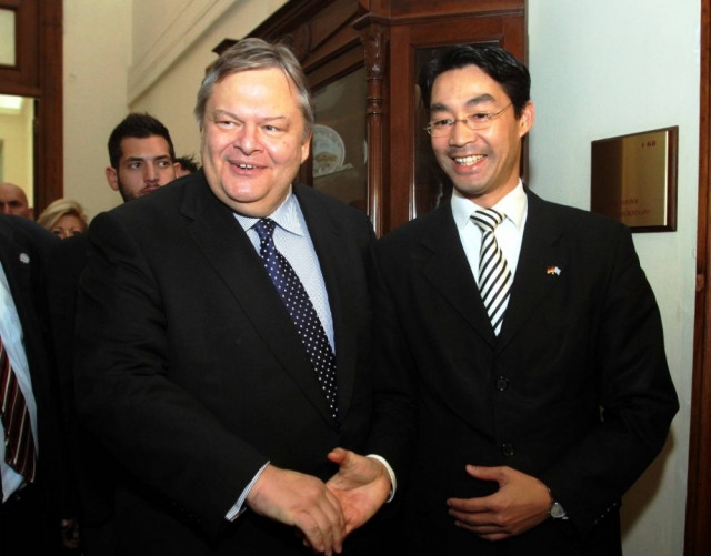 Ο Ρέσλερ συζητά στη βουλή με τον Βενιζέλο