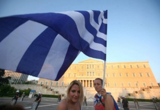 Economist: «Πόσα μπορούν ν’ αντέξουν ακόμα οι Έλληνες;»